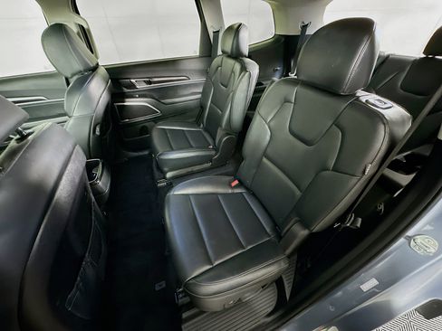 Used 2025 Kia Telluride S FWD image 28