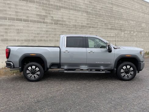Used 2026 GMC Sierra 3500 Denali w/ Denali Reserve Package AWD/4WD image 4
