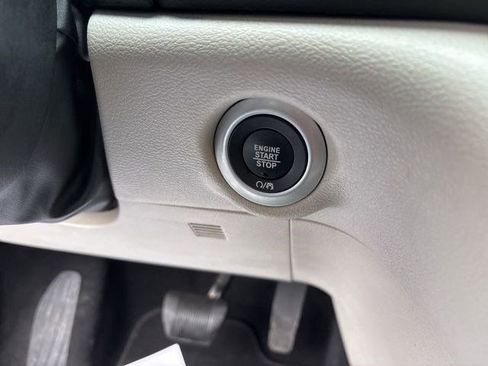 Used 2023 Chrysler Pacifica Touring-L image 20