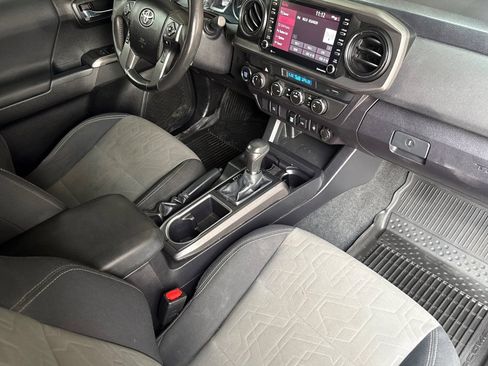 Used 2021 Toyota Tacoma TRD Off-Road AWD/4WD image 17