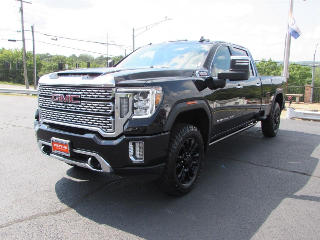 Used 2023 GMC Sierra 3500 Denali w/ Denali Black Diamond Edition AWD/4WD image 3