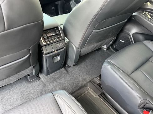 Used 2024 Subaru Ascent Limited w/ Technology Package AWD/4WD image 17