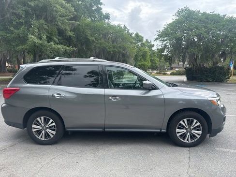 Used 2019 Nissan Pathfinder SL FWD image 3