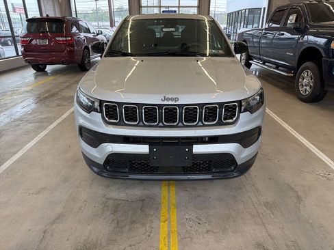 Used 2024 Jeep Compass Sport AWD/4WD image 2