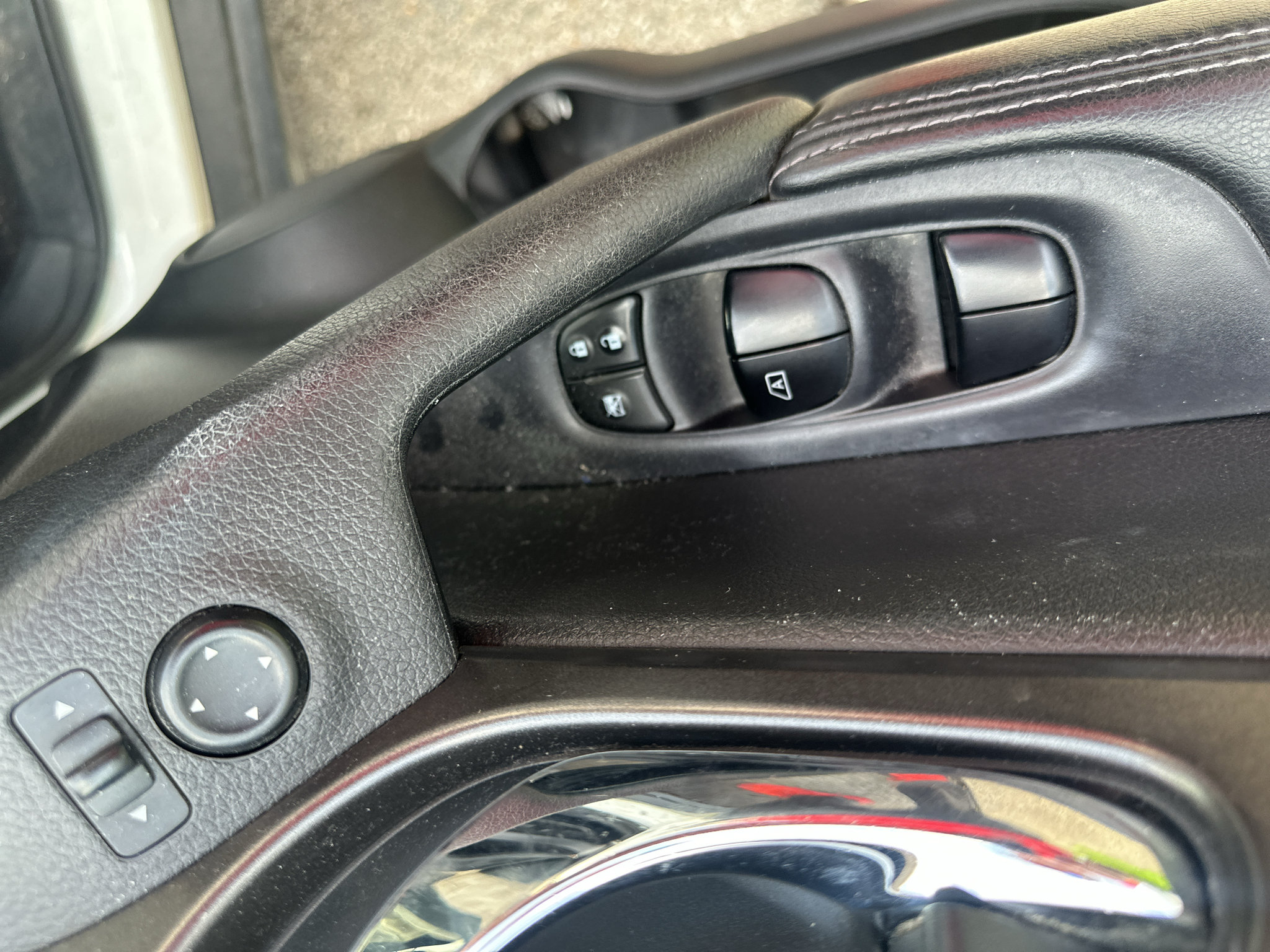 Used 2015 Nissan Rogue SV FWD image 20