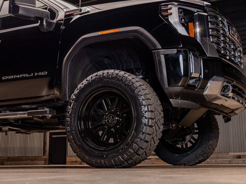 Used 2025 GMC Sierra 3500 Denali w/ Denali Reserve Package image 16