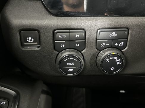 Used 2023 Chevrolet Silverado 1500 LT AWD/4WD image 21