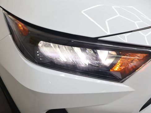 Used 2020 Toyota RAV4 LE FWD image 28