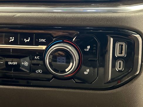 Used 2024 Chevrolet Silverado 2500 LT image 46