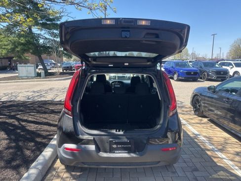 Used 2020 Kia Soul LX image 12