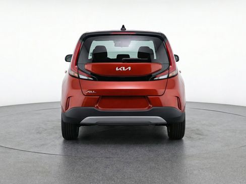 Used 2025 Kia Soul LX w/ LX Technology Package FWD image 7