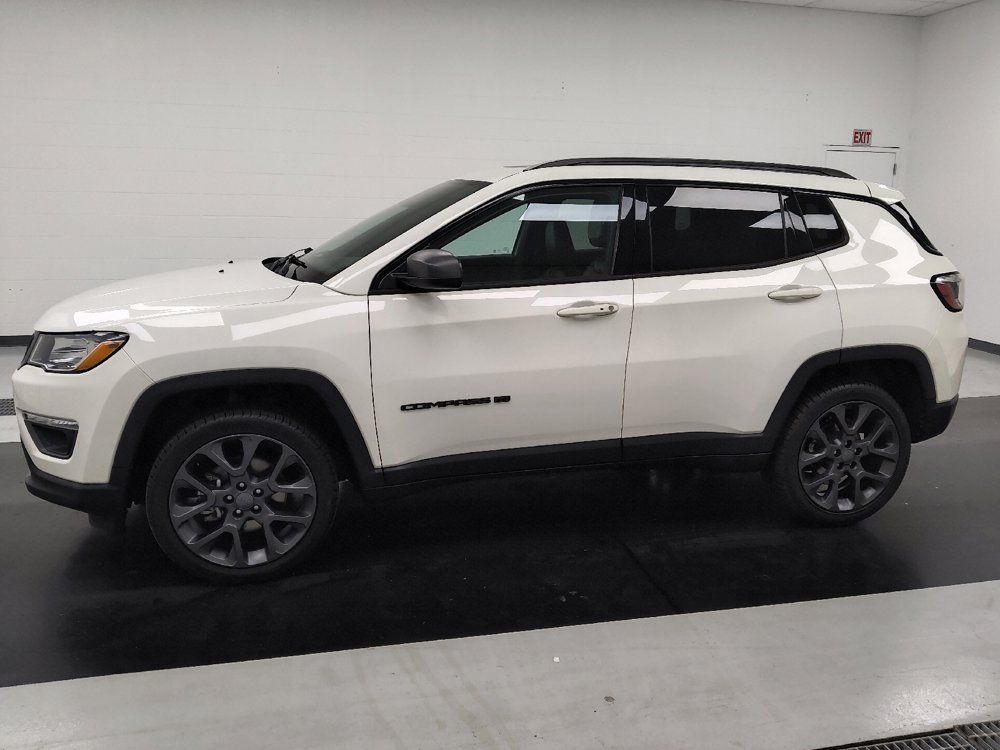 Used 2021 Jeep Compass Latitude w/ Sun and Sound Group AWD/4WD image 2
