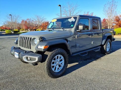 Used 2023 Jeep Gladiator Sport image 16