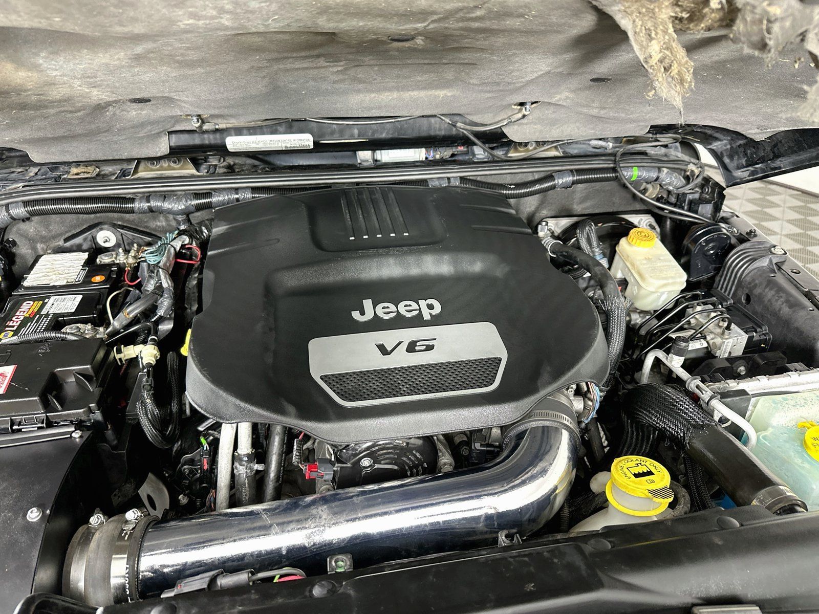 Used 2015 Jeep Wrangler Unlimited Rubicon w/ Dual Top Group AWD/4WD image 29