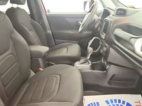 Used 2019 Jeep Renegade Latitude AWD/4WD image 21