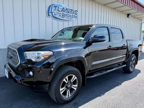 Used 2019 Toyota Tacoma TRD Sport AWD/4WD image 1