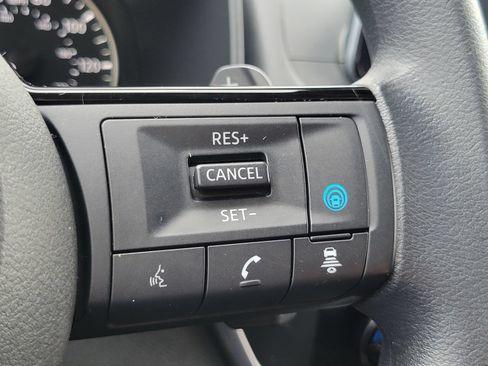 Used 2023 Nissan Rogue SV AWD/4WD image 18