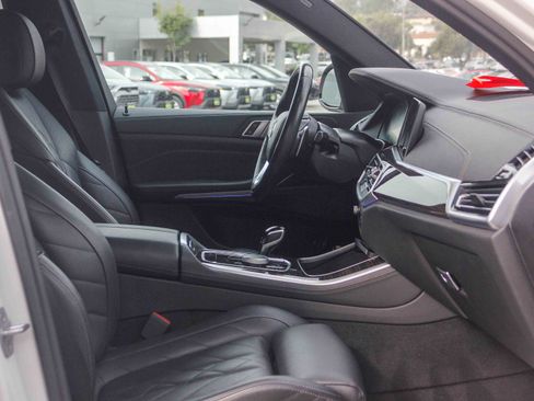 Used 2023 BMW X5 xDrive40i w/ Premium Package image 16