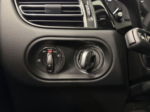 Certified 2023 Porsche Macan image 50