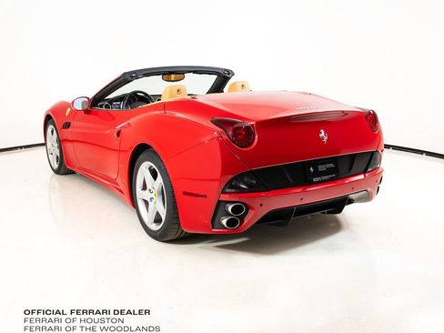 Used 2010 Ferrari California RWD image 2