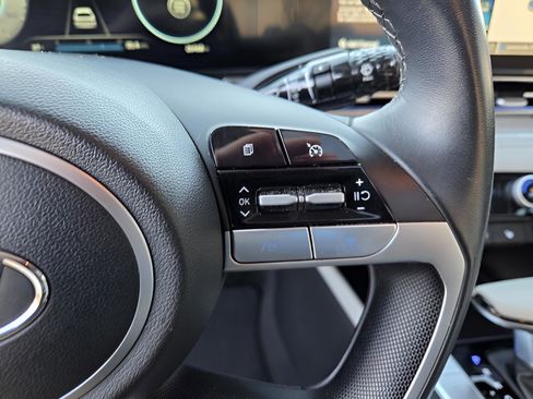 Used 2023 Hyundai Elantra Limited image 10