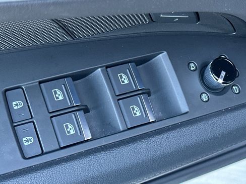 Used 2022 Audi e-tron GT Premium Plus image 27