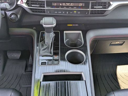Used 2025 Toyota Sienna XSE w/ XSE Plus Package FWD image 19