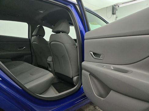 Used 2025 Hyundai Elantra SE image 34