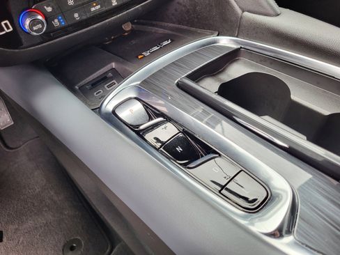 Used 2024 Buick Enclave Premium image 24