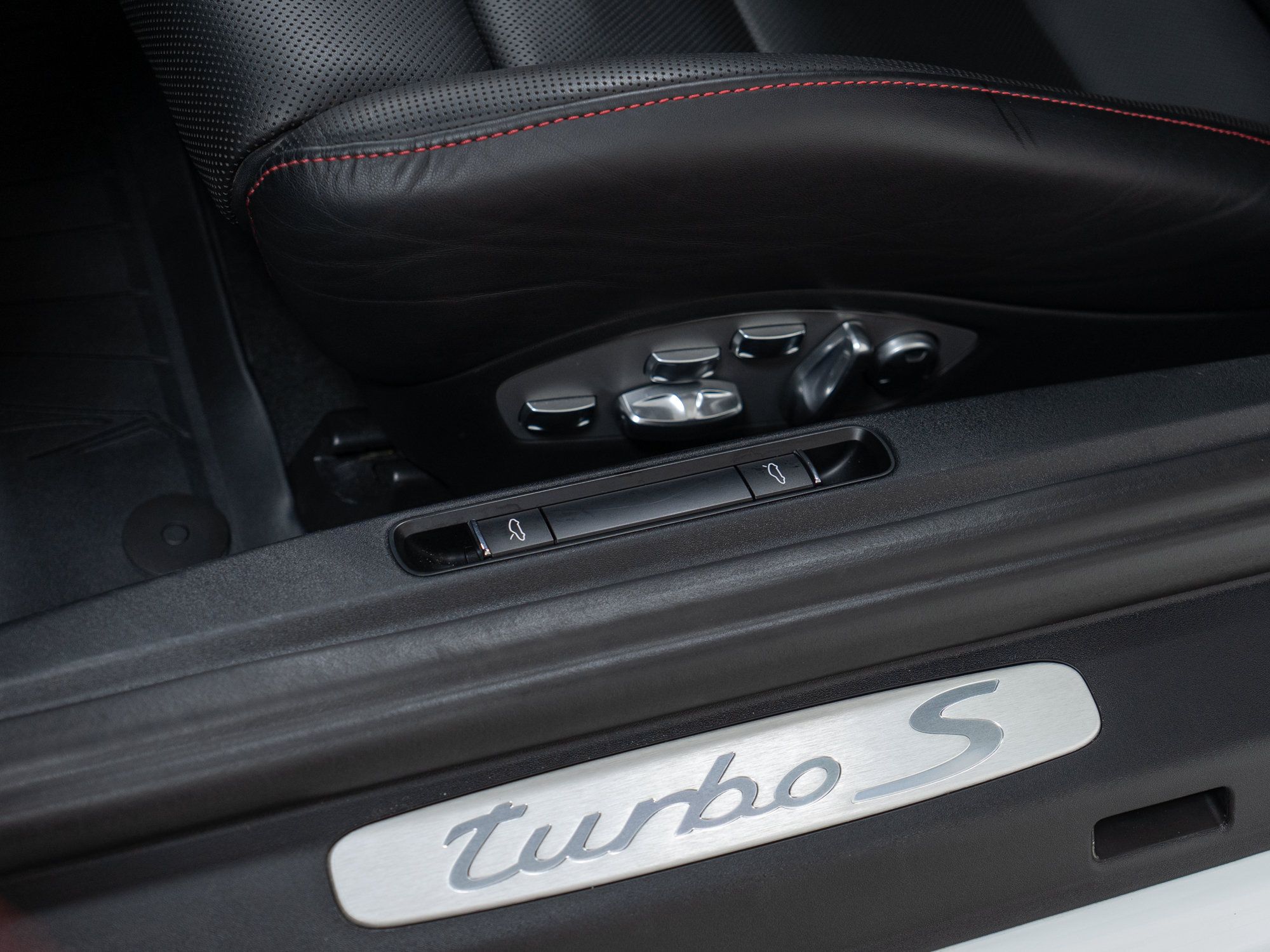 Certified 2014 Porsche 911 Turbo S AWD/4WD image 18