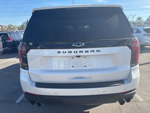 Used 2025 Chevrolet Suburban Z71 image 7