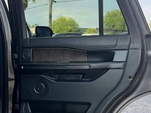 Used 2018 Ford Expedition Limited w/ Equipment Group 301A AWD/4WD image 39
