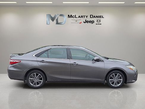 Used 2015 Toyota Camry SE FWD image 6