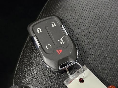 Used 2024 GMC Terrain SLT image 33