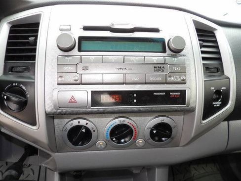 Used 2010 Toyota Tacoma 4x4 Access Cab image 11