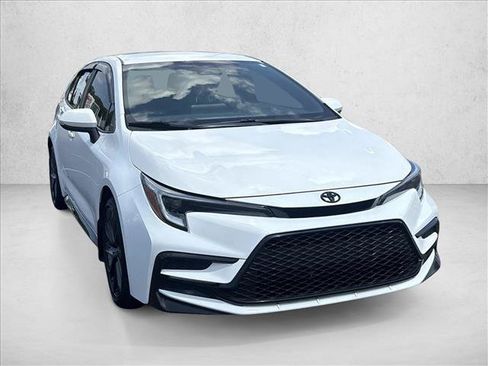 Certified 2024 Toyota Corolla SE FWD image 3