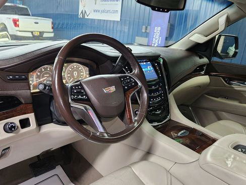 Used 2015 Cadillac Escalade Premium image 8