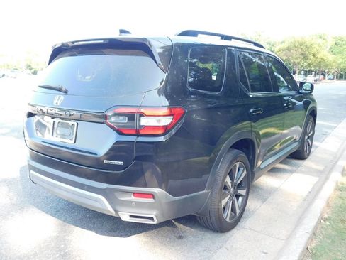 Used 2025 Honda Pilot Touring image 4