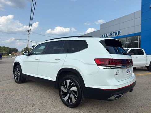 Used 2024 Volkswagen Atlas SE AWD/4WD image 9