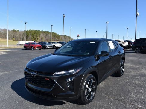 Certified 2024 Chevrolet Trax RS w/ Driver Confidence Package image 3