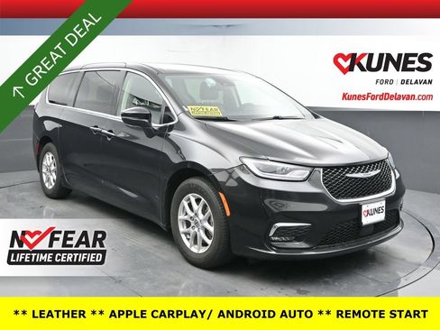 Used 2023 Chrysler Pacifica Touring-L FWD image 1