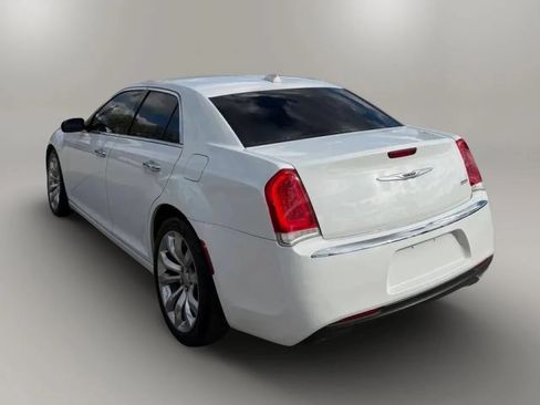 Used 2019 Chrysler 300 Limited RWD image 5
