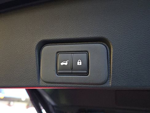 Used 2025 Nissan Rogue SL image 28