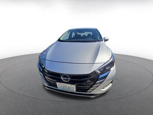 Used 2025 Nissan Versa SV image 4