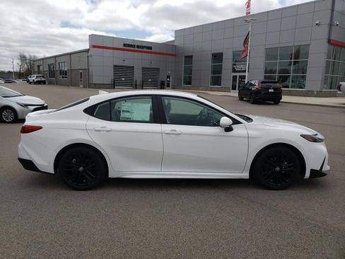 New 2026 Toyota Camry SE FWD image 4