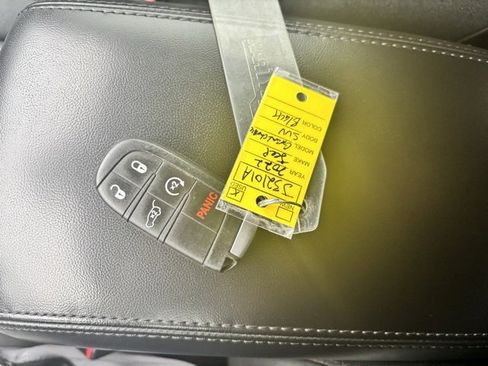 Used 2022 Jeep Grand Cherokee Limited image 12