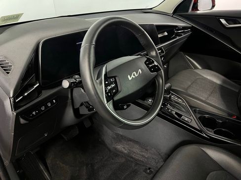 Used 2023 Kia Niro SX image 23