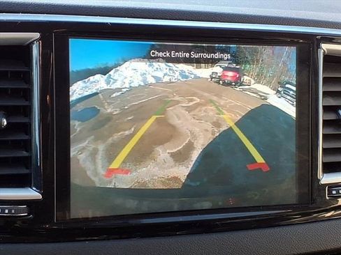 Used 2024 Chrysler Pacifica Touring-L image 14