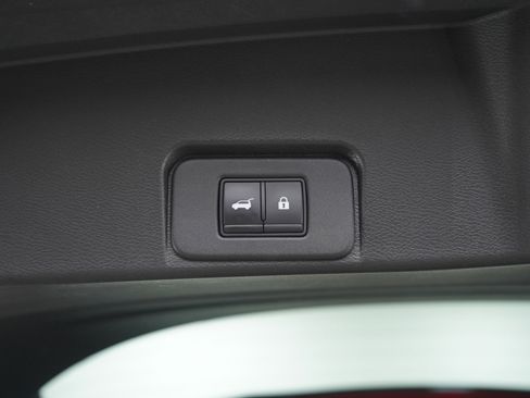 Used 2022 Nissan Rogue SV w/ SV Premium Package image 18