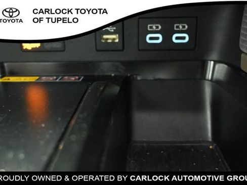 Used 2025 Toyota Camry SE w/ Convenience Package FWD image 32